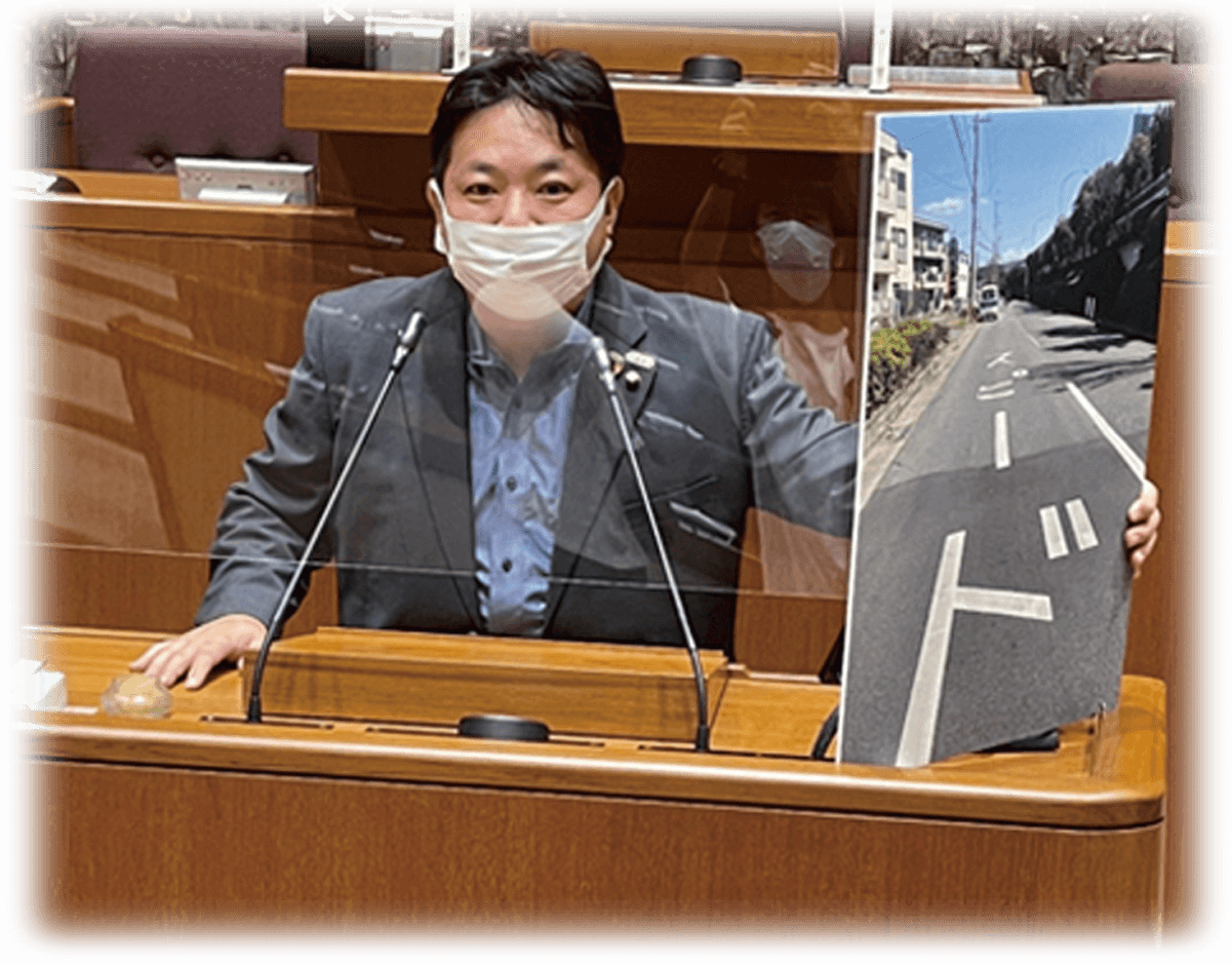 高槻市議会で質問するもりもと信之